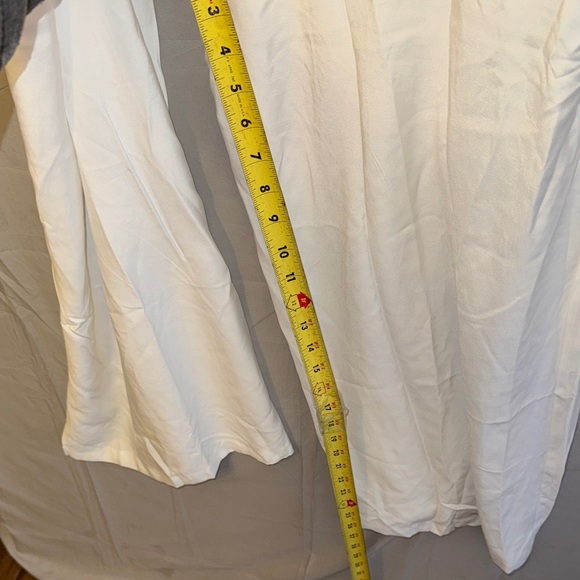 Elegant White Sleeveless Jumpsuit - Picture 9 of 13